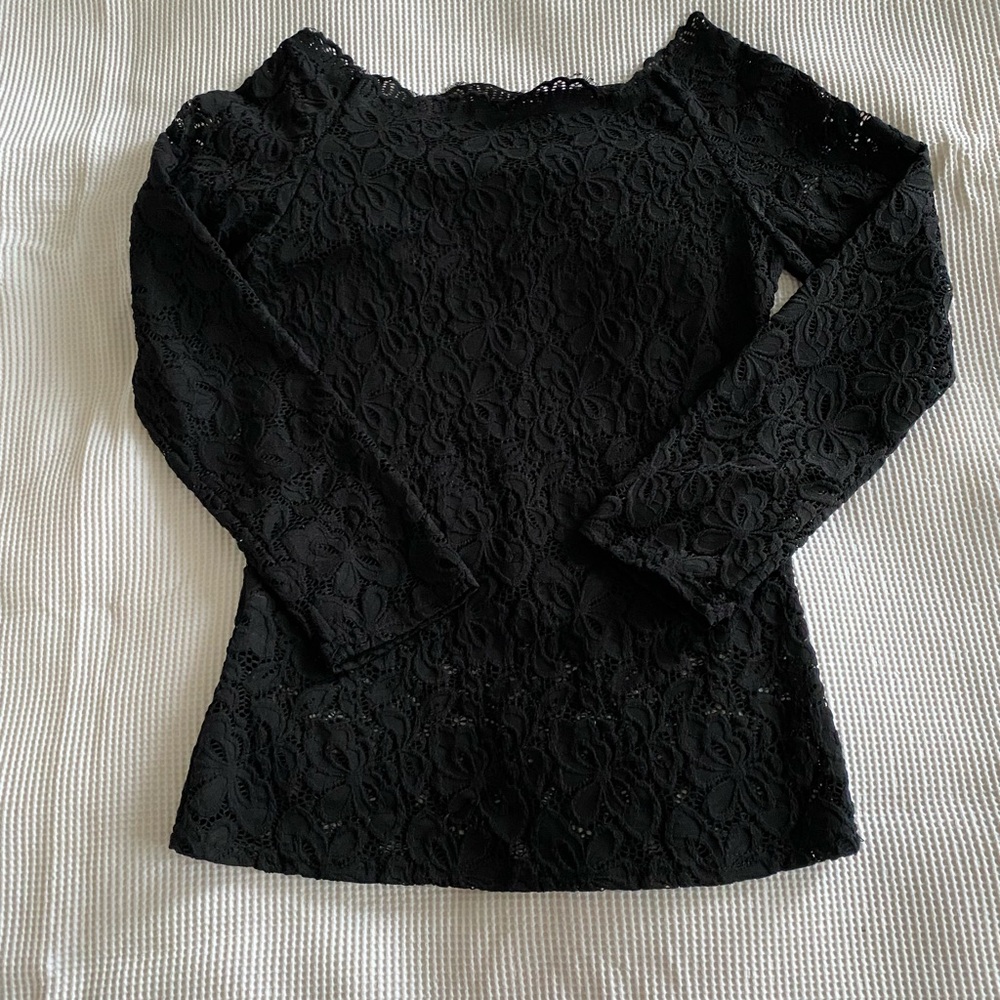 Boatneck Scalloped and Fitted Black Lace Long Sheer sleeved Blouse. Size M.